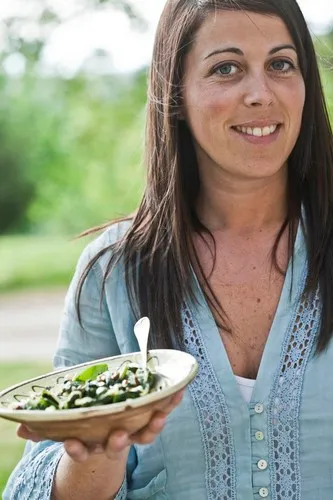 Donna con il cibo - Fotografia di Enrico Fantoni