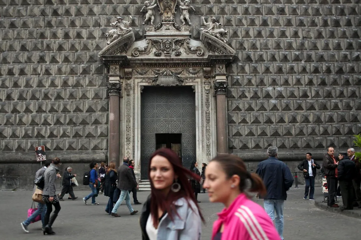 Donne in strada primo piano - Fotografia di Enrico Fantoni