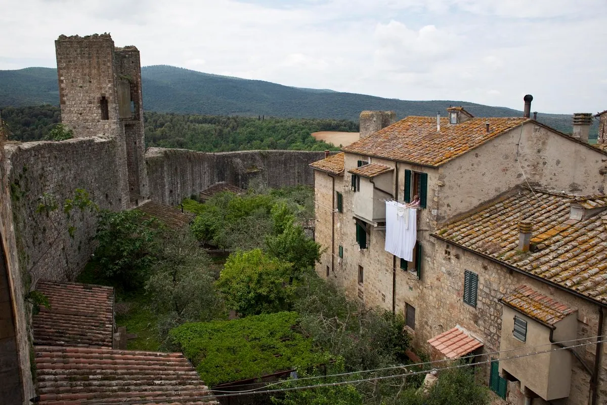 Casa circondata da mura - Fotografia di Enrico Fantoni