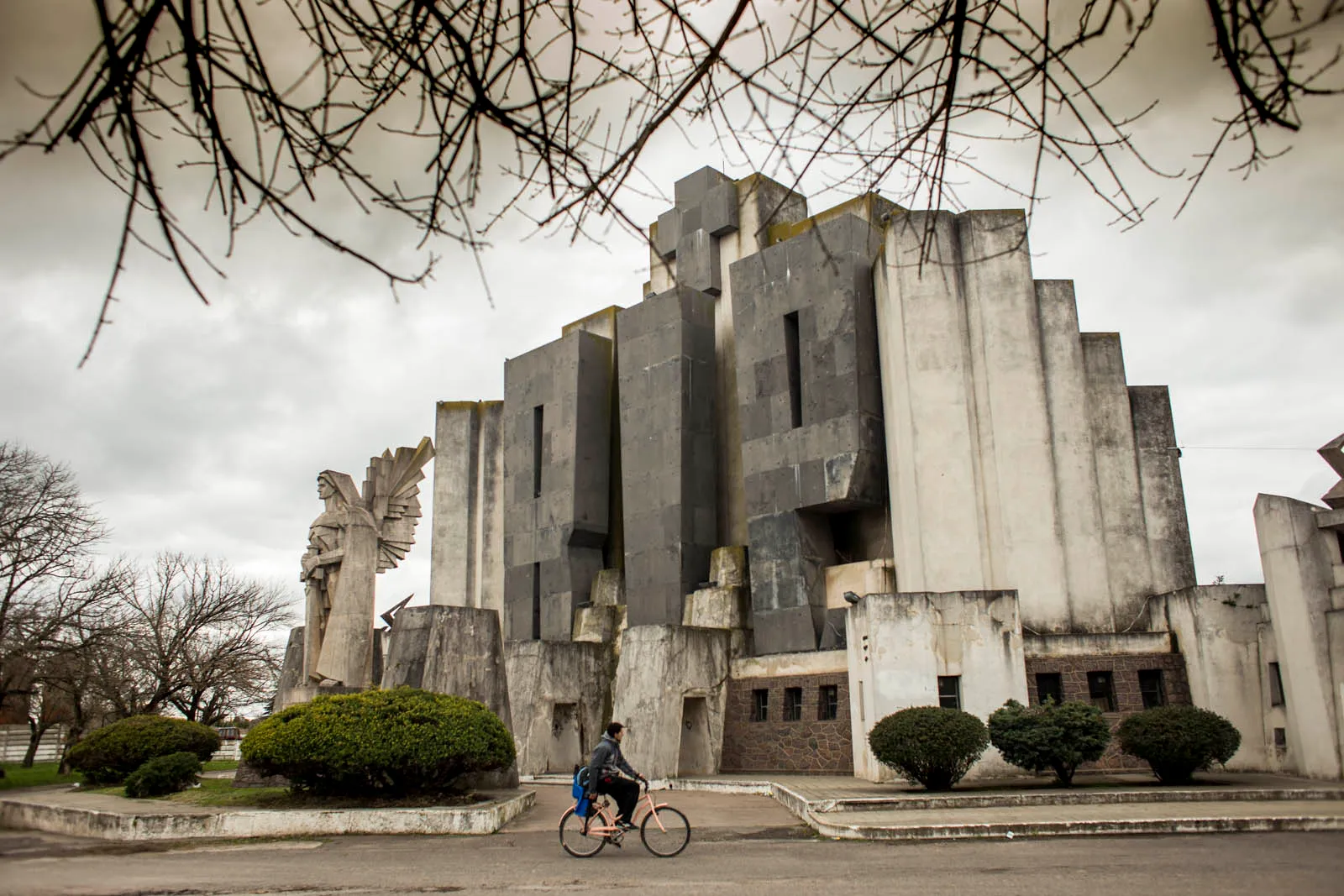 Architettura monumentale in rovina di Francisco Salamone - Fotografia di Enrico Fantoni