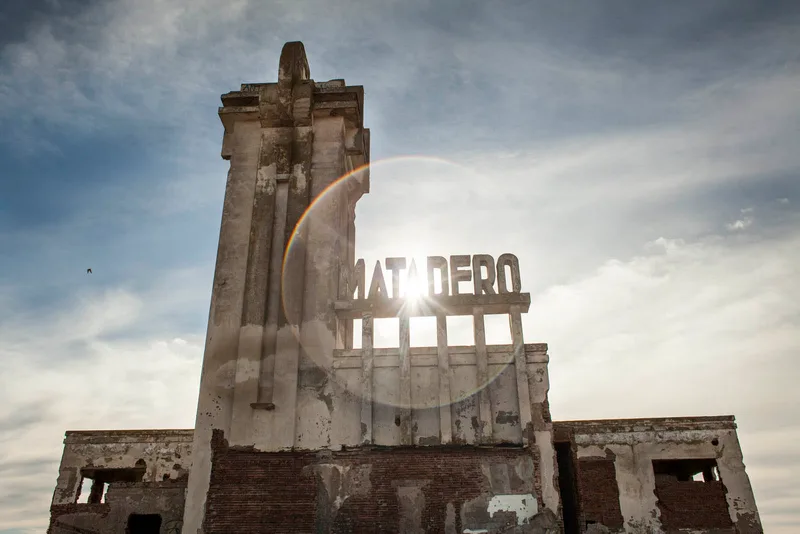 Portale del cimitero con torre monumentale, Francisco Salamone - Fotografia di Enrico Fantoni