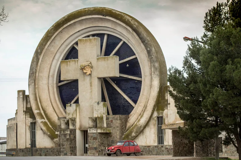 Facciata cimiteriale con motivo circolare monumentale, Francisco Salamone - Fotografia di Enrico Fantoni